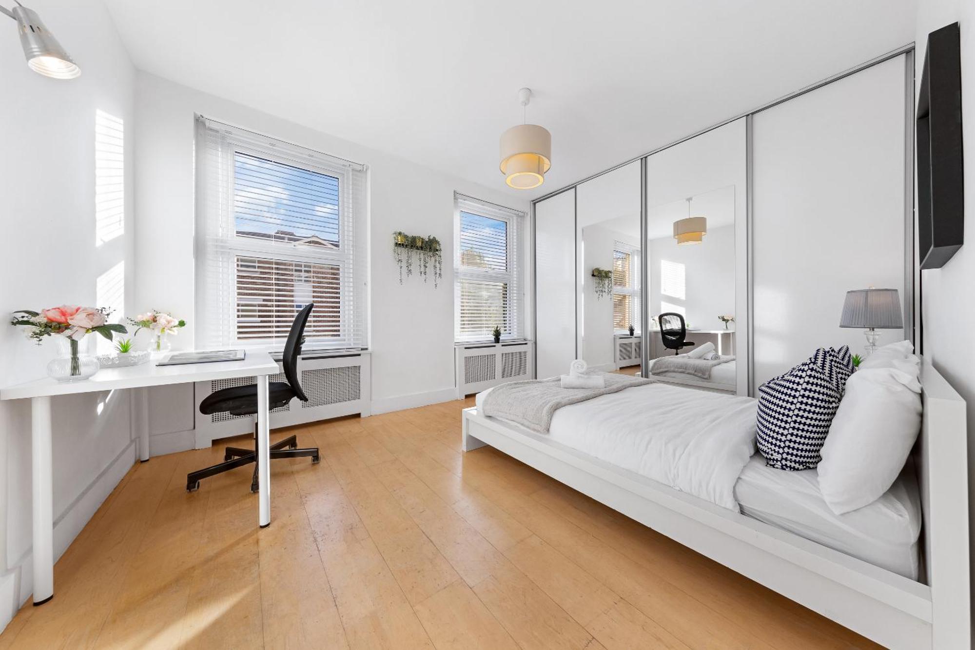 Luxury 4-Bedroom Modern Flat In Central London Steps From Station, Sleeps 9 In Style! 외부 사진