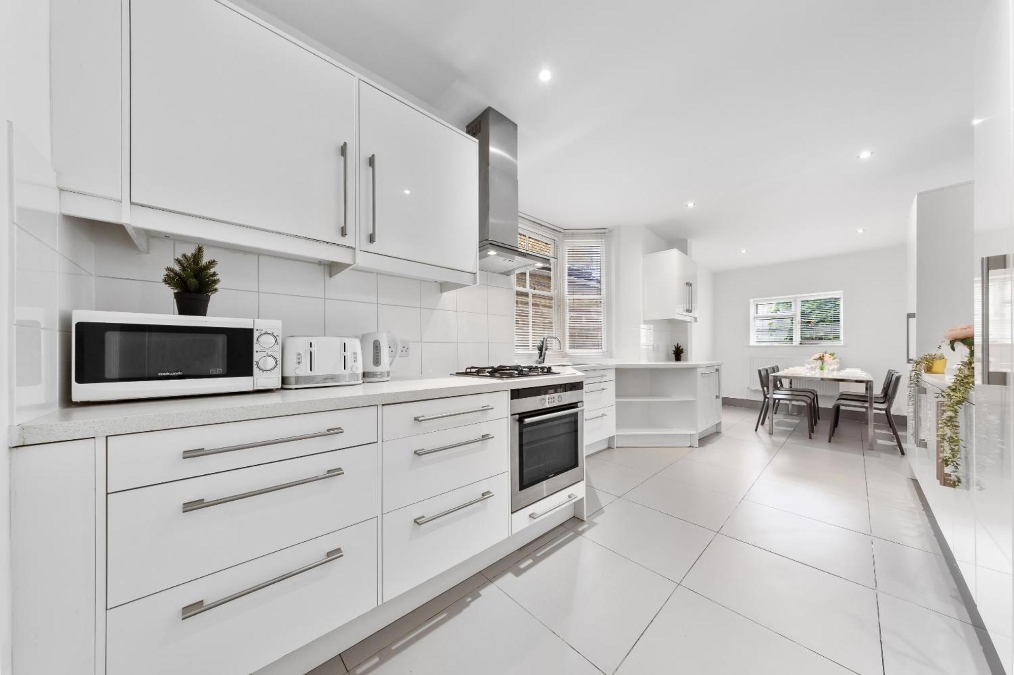 Luxury 4-Bedroom Modern Flat In Central London Steps From Station, Sleeps 9 In Style! 외부 사진