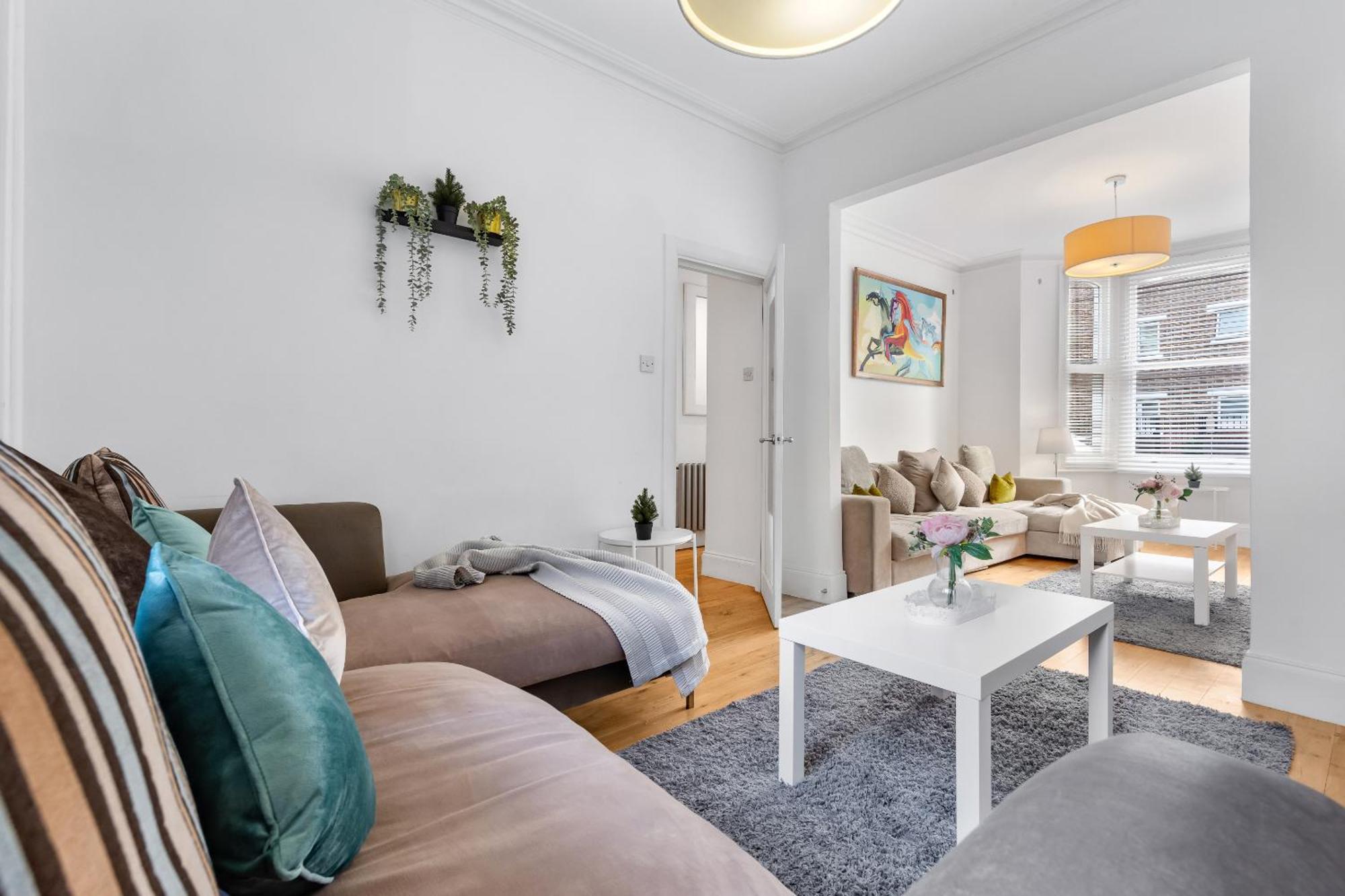 Luxury 4-Bedroom Modern Flat In Central London Steps From Station, Sleeps 9 In Style! 외부 사진