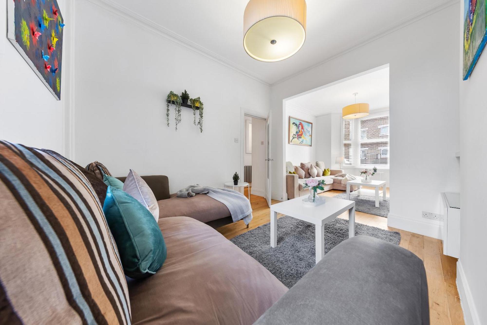 Luxury 4-Bedroom Modern Flat In Central London Steps From Station, Sleeps 9 In Style! 외부 사진