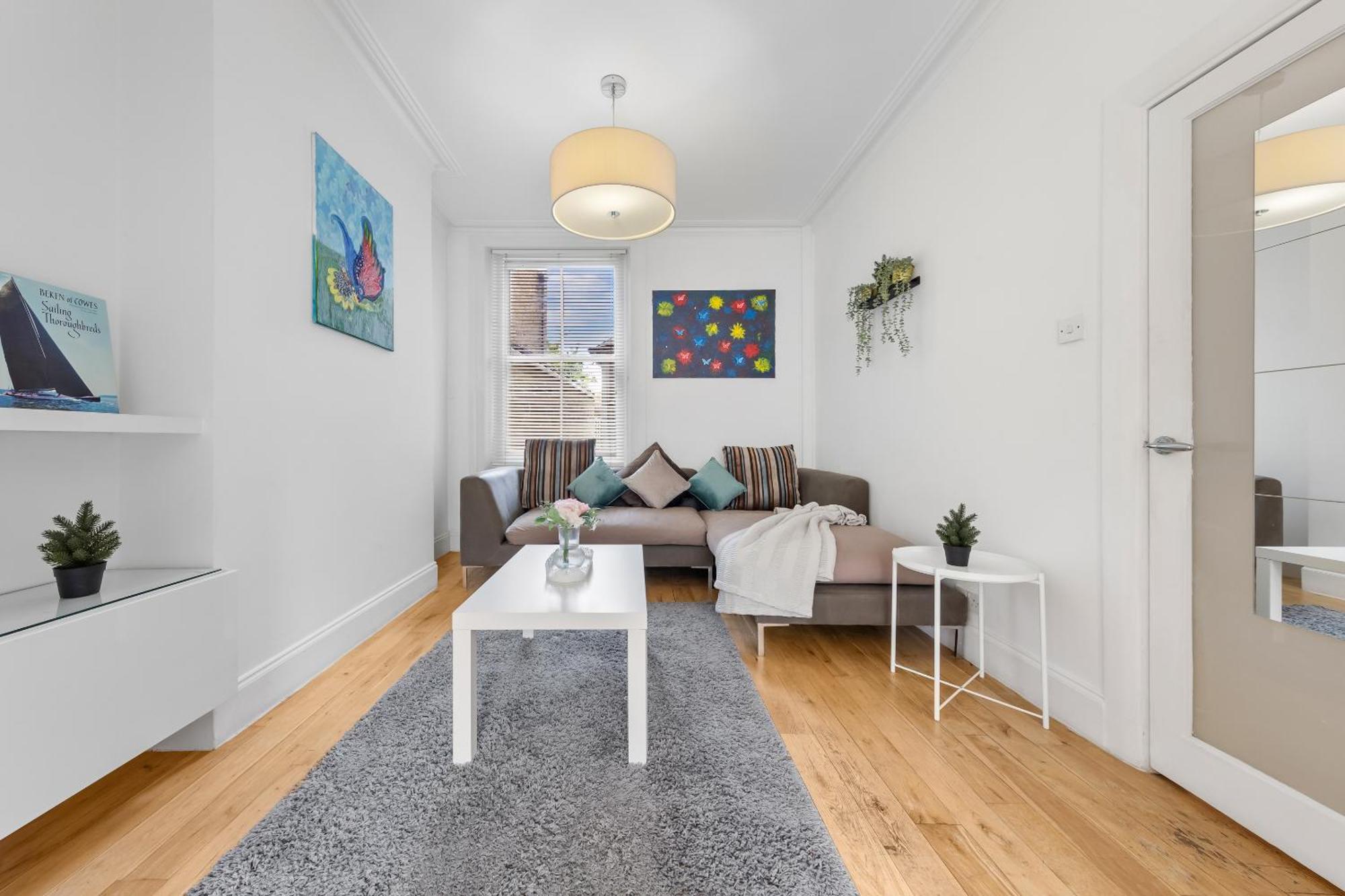 Luxury 4-Bedroom Modern Flat In Central London Steps From Station, Sleeps 9 In Style! 외부 사진