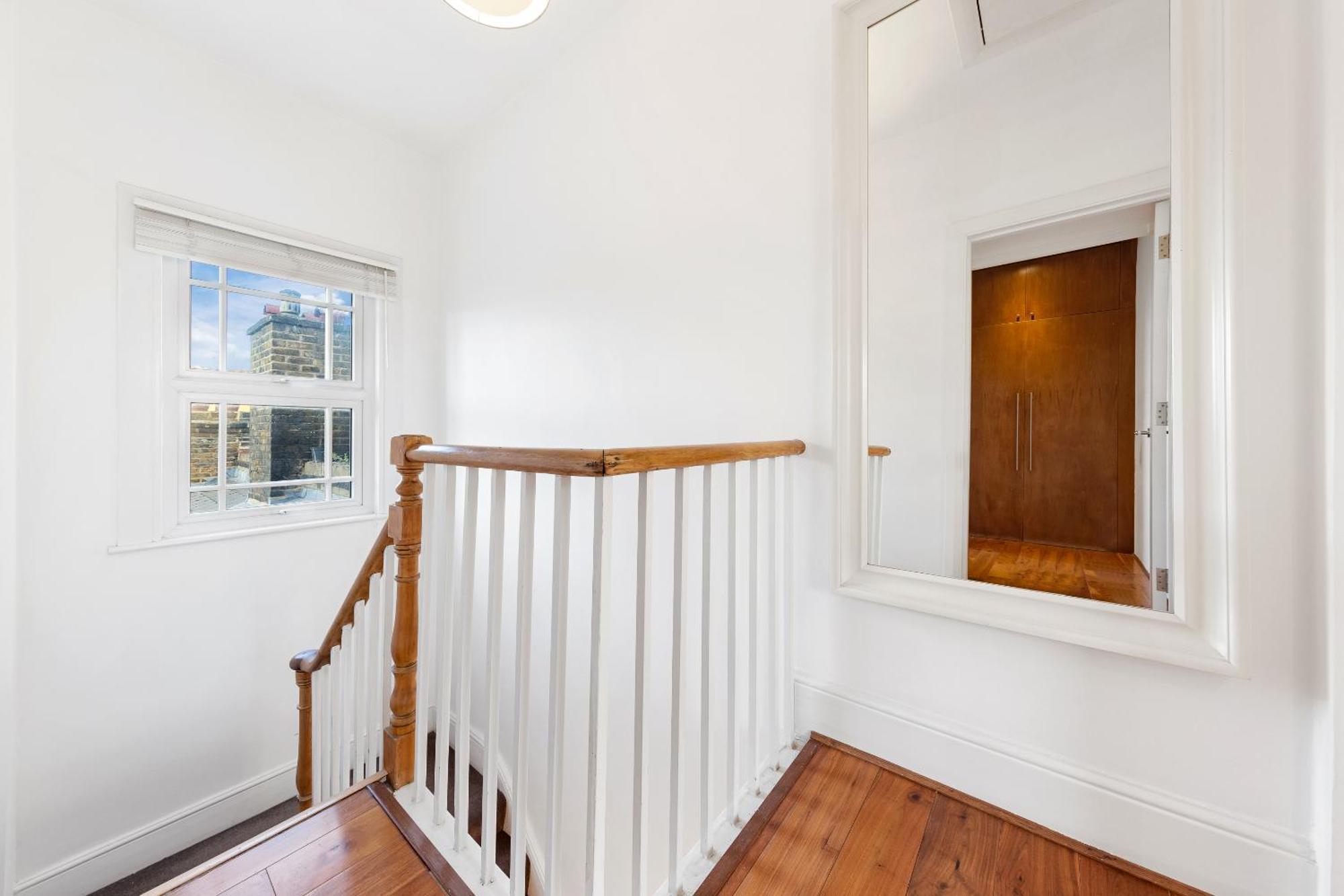 Luxury 4-Bedroom Modern Flat In Central London Steps From Station, Sleeps 9 In Style! 외부 사진
