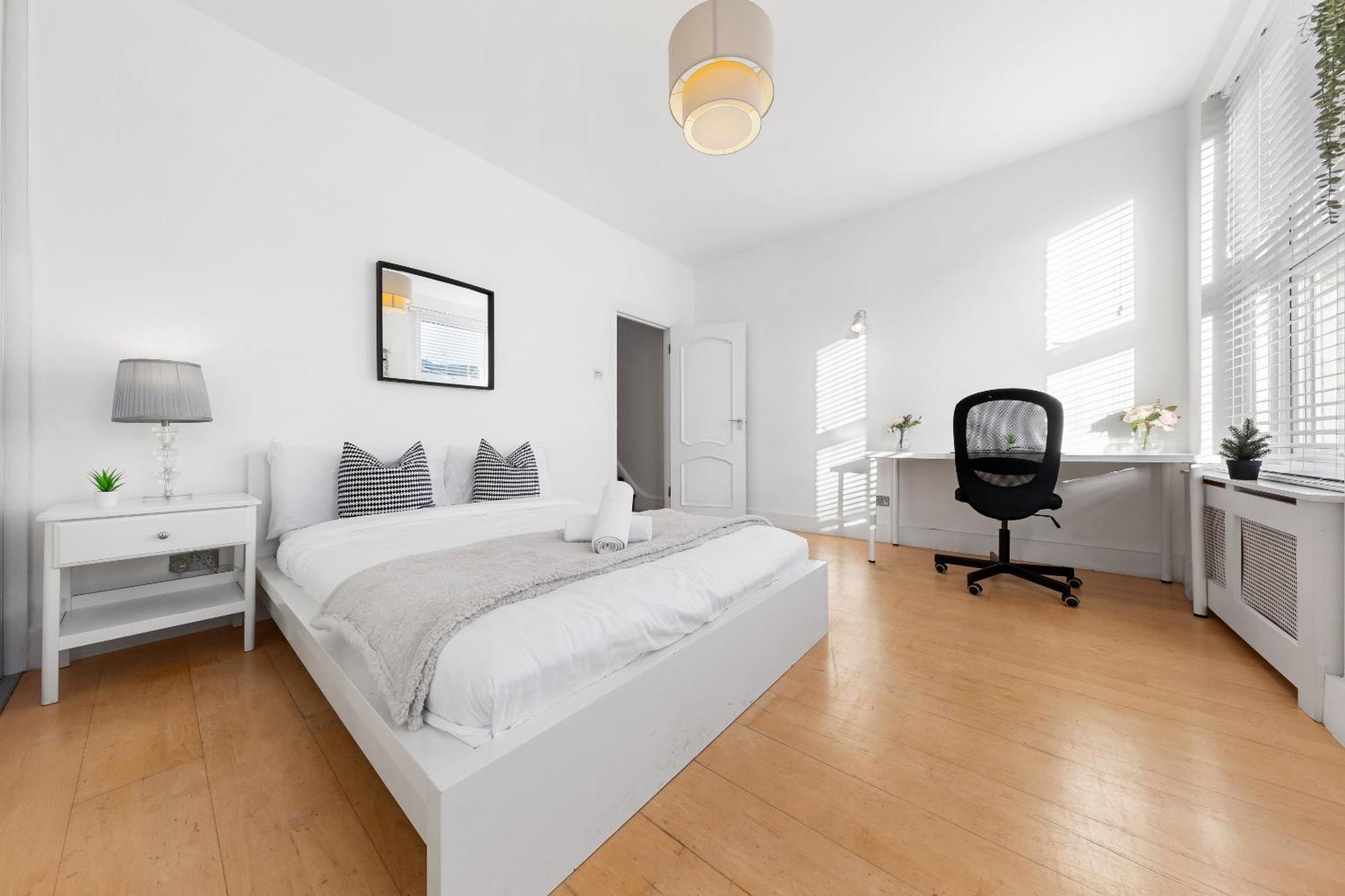 Luxury 4-Bedroom Modern Flat In Central London Steps From Station, Sleeps 9 In Style! 외부 사진