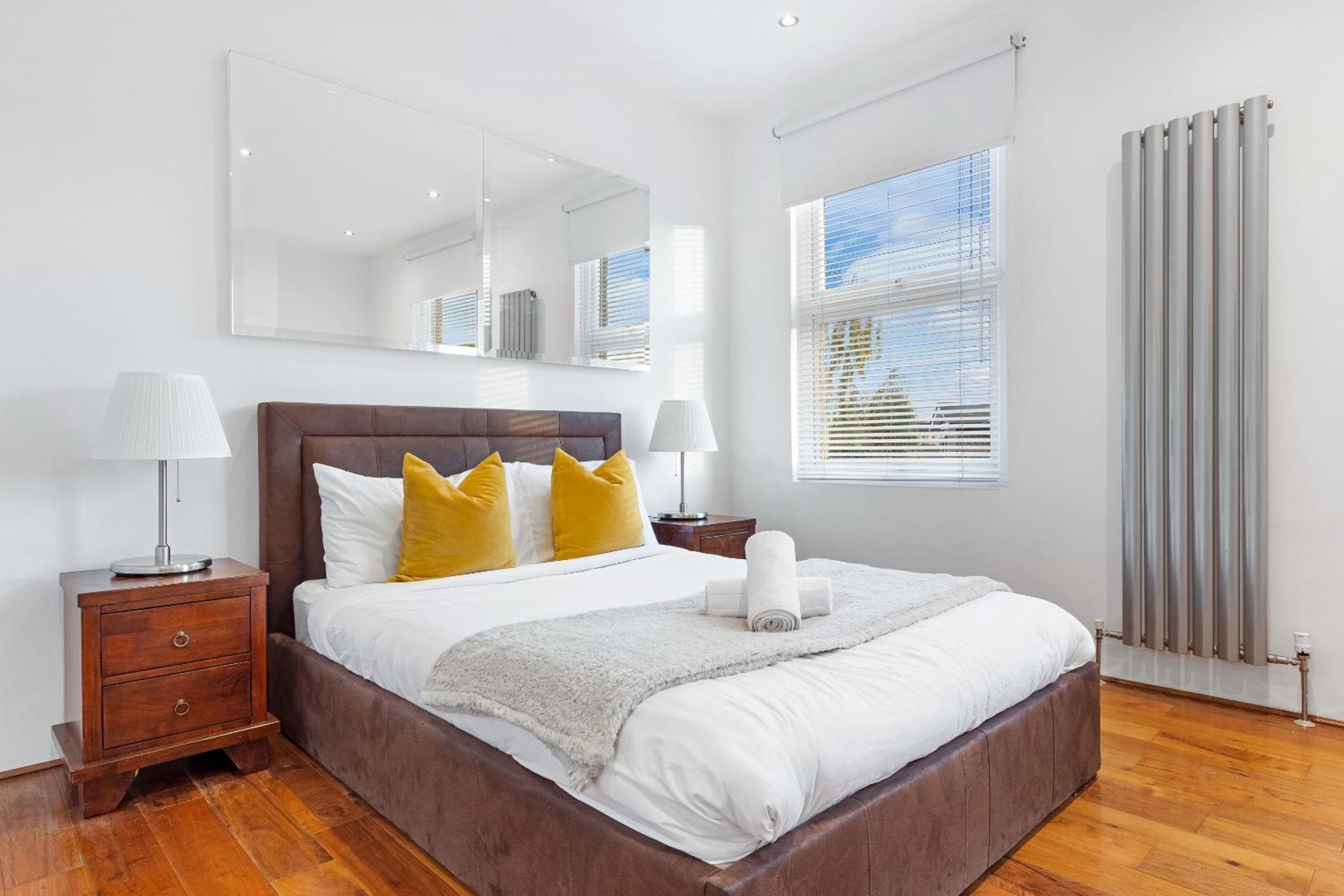 Luxury 4-Bedroom Modern Flat In Central London Steps From Station, Sleeps 9 In Style! 외부 사진