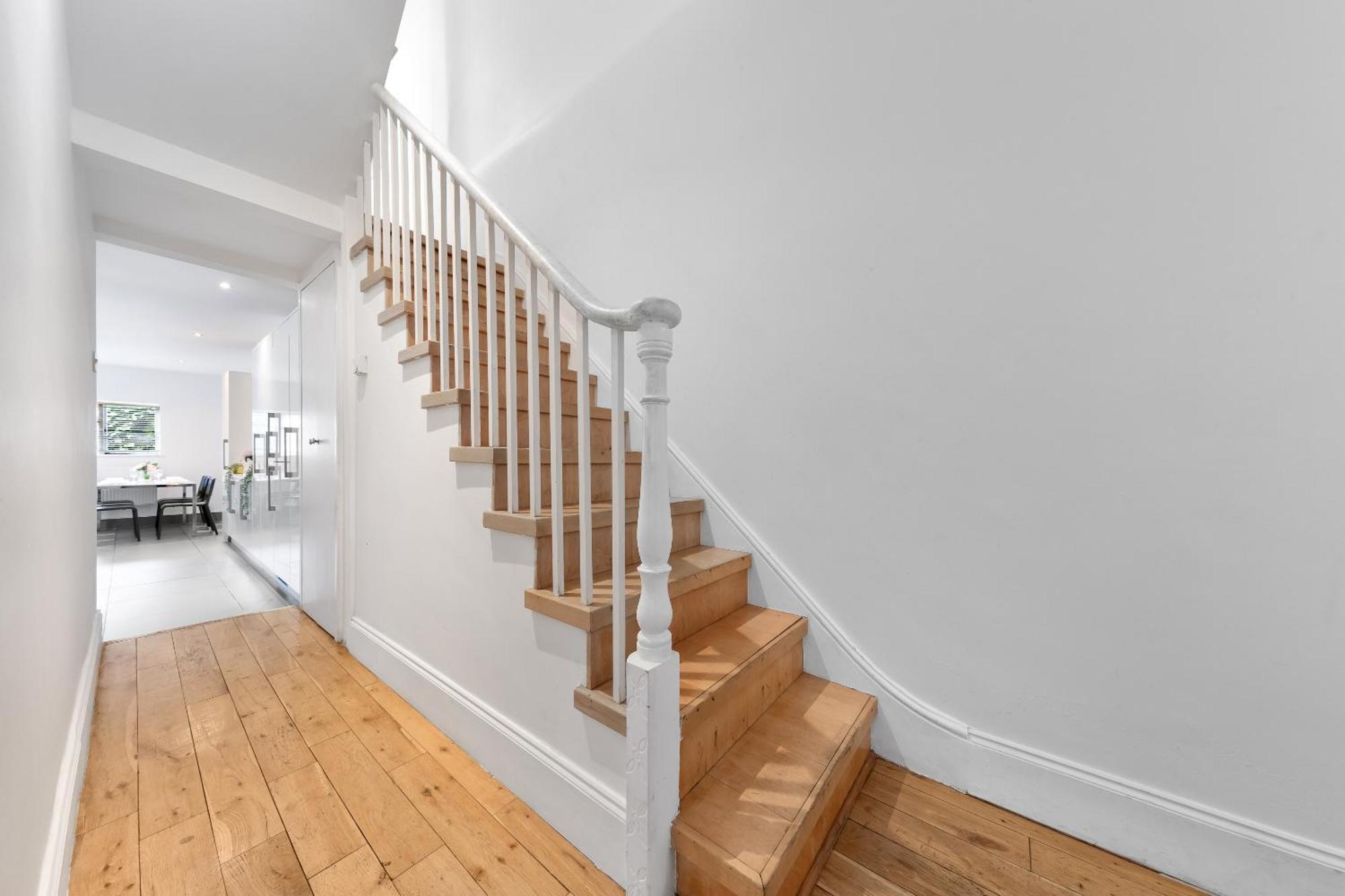 Luxury 4-Bedroom Modern Flat In Central London Steps From Station, Sleeps 9 In Style! 외부 사진