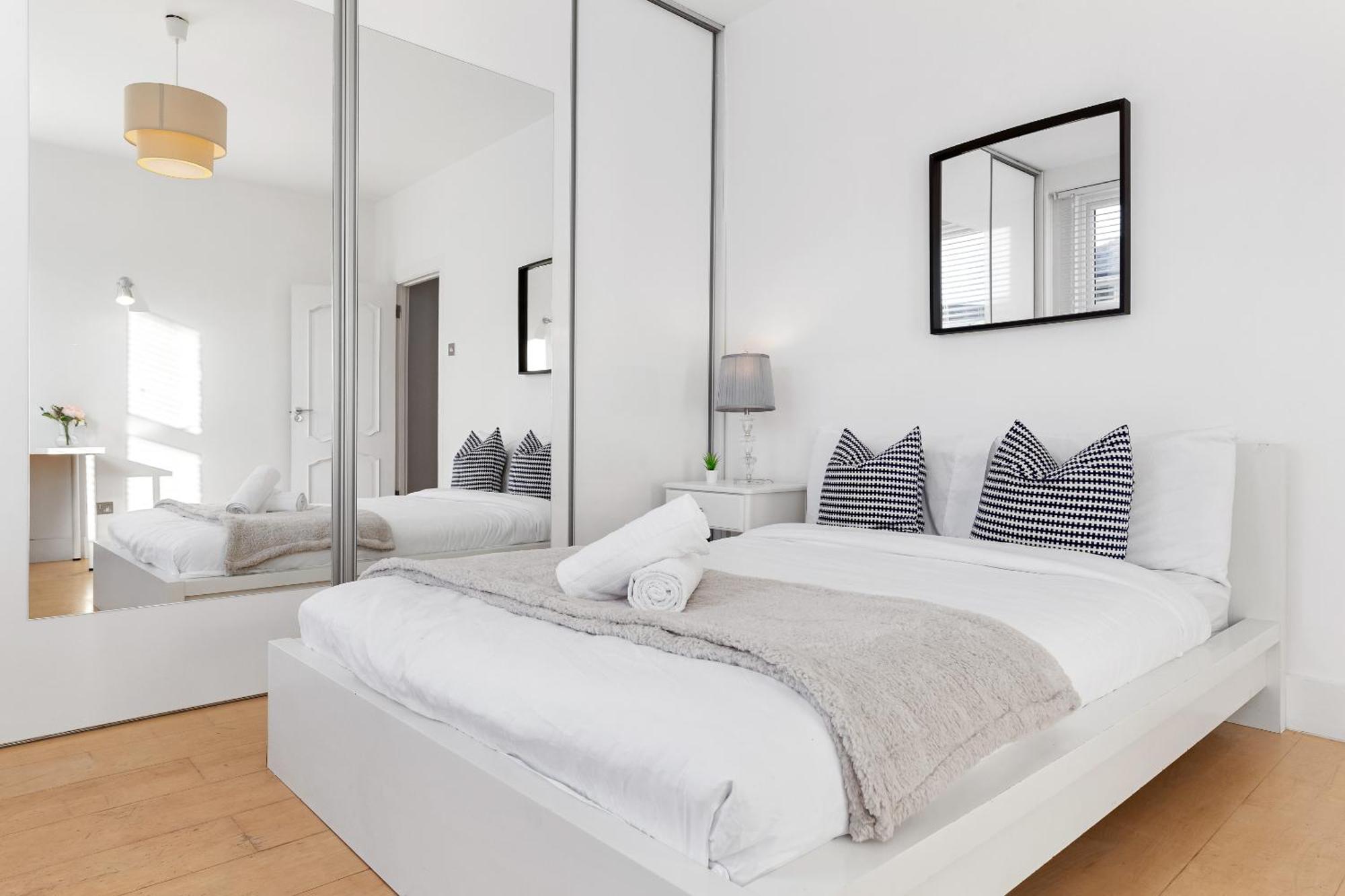 Luxury 4-Bedroom Modern Flat In Central London Steps From Station, Sleeps 9 In Style! 외부 사진