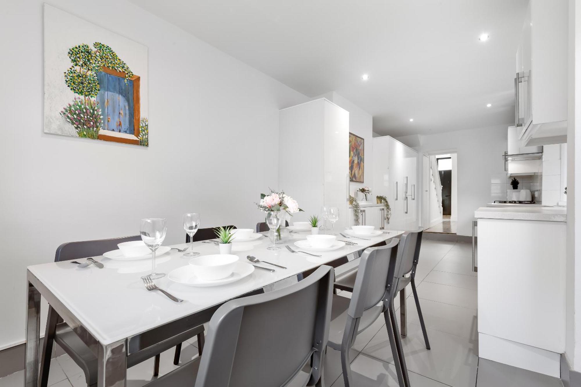 Luxury 4-Bedroom Modern Flat In Central London Steps From Station, Sleeps 9 In Style! 외부 사진