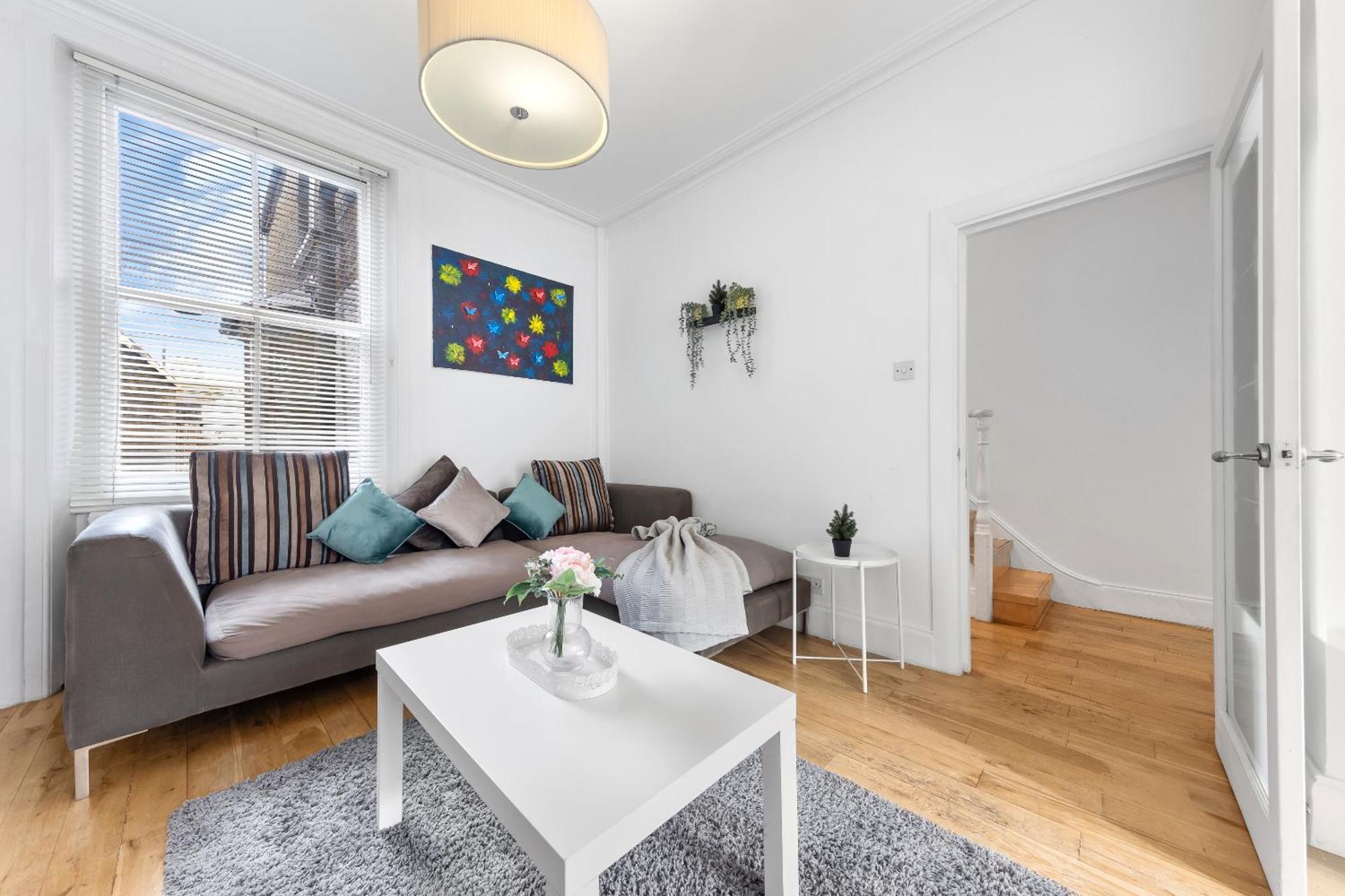 Luxury 4-Bedroom Modern Flat In Central London Steps From Station, Sleeps 9 In Style! 외부 사진