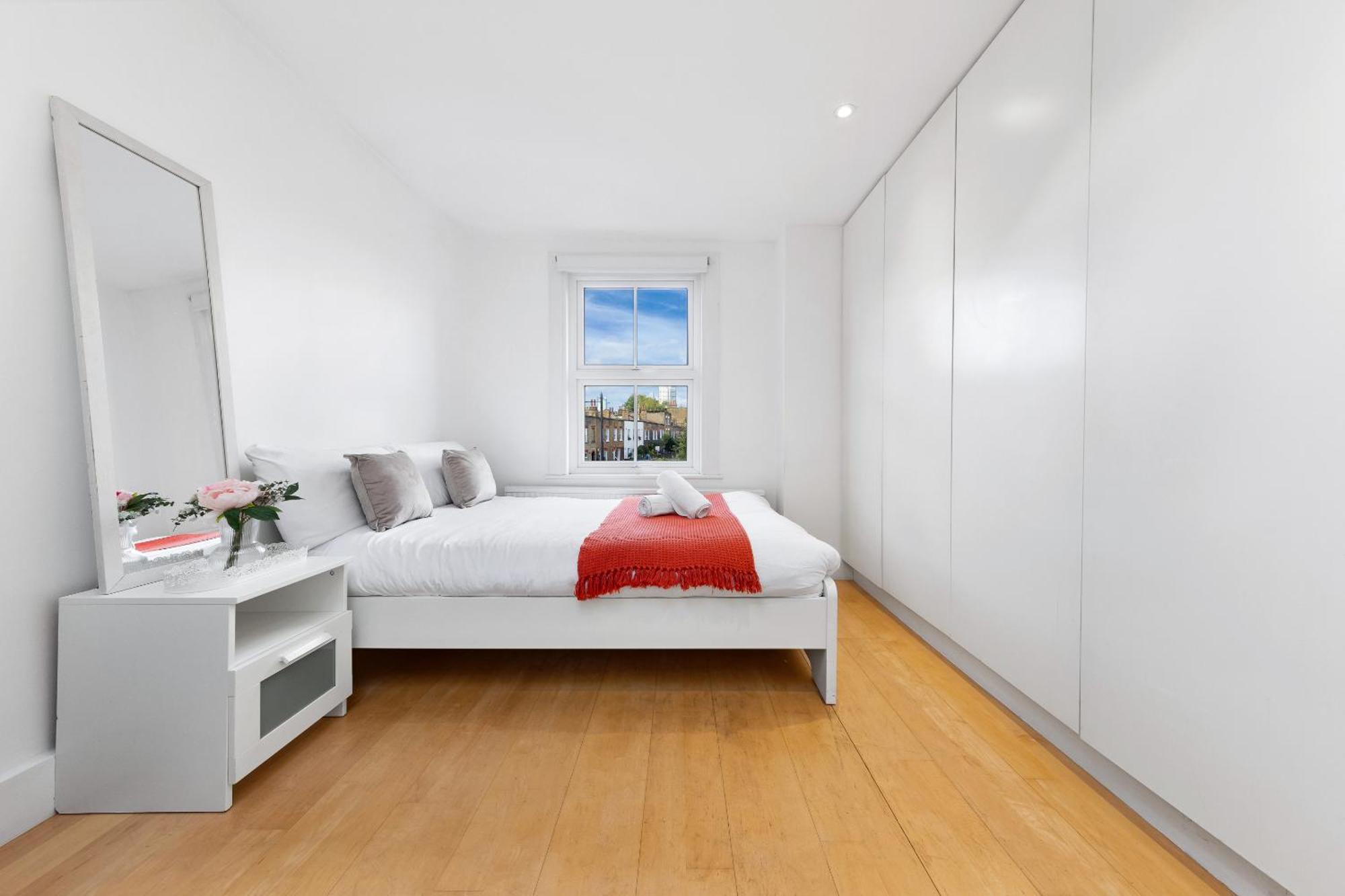 Luxury 4-Bedroom Modern Flat In Central London Steps From Station, Sleeps 9 In Style! 외부 사진