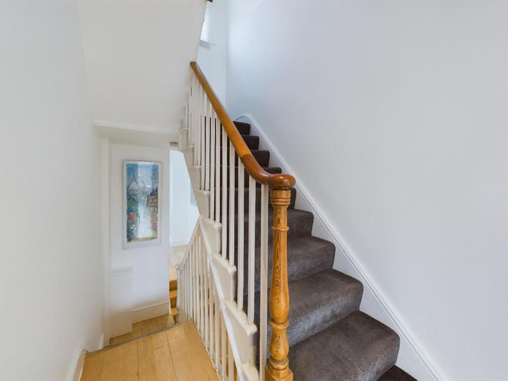 Luxury 4-Bedroom Modern Flat In Central London Steps From Station, Sleeps 9 In Style! 객실 사진