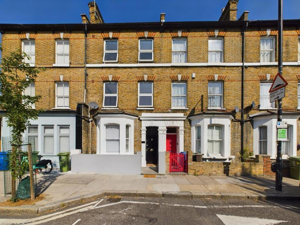 Luxury 4-Bedroom Modern Flat In Central London Steps From Station, Sleeps 9 In Style! 객실 사진