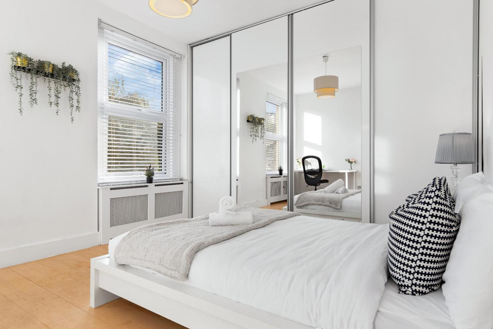 Luxury 4-Bedroom Modern Flat In Central London Steps From Station, Sleeps 9 In Style! 외부 사진
