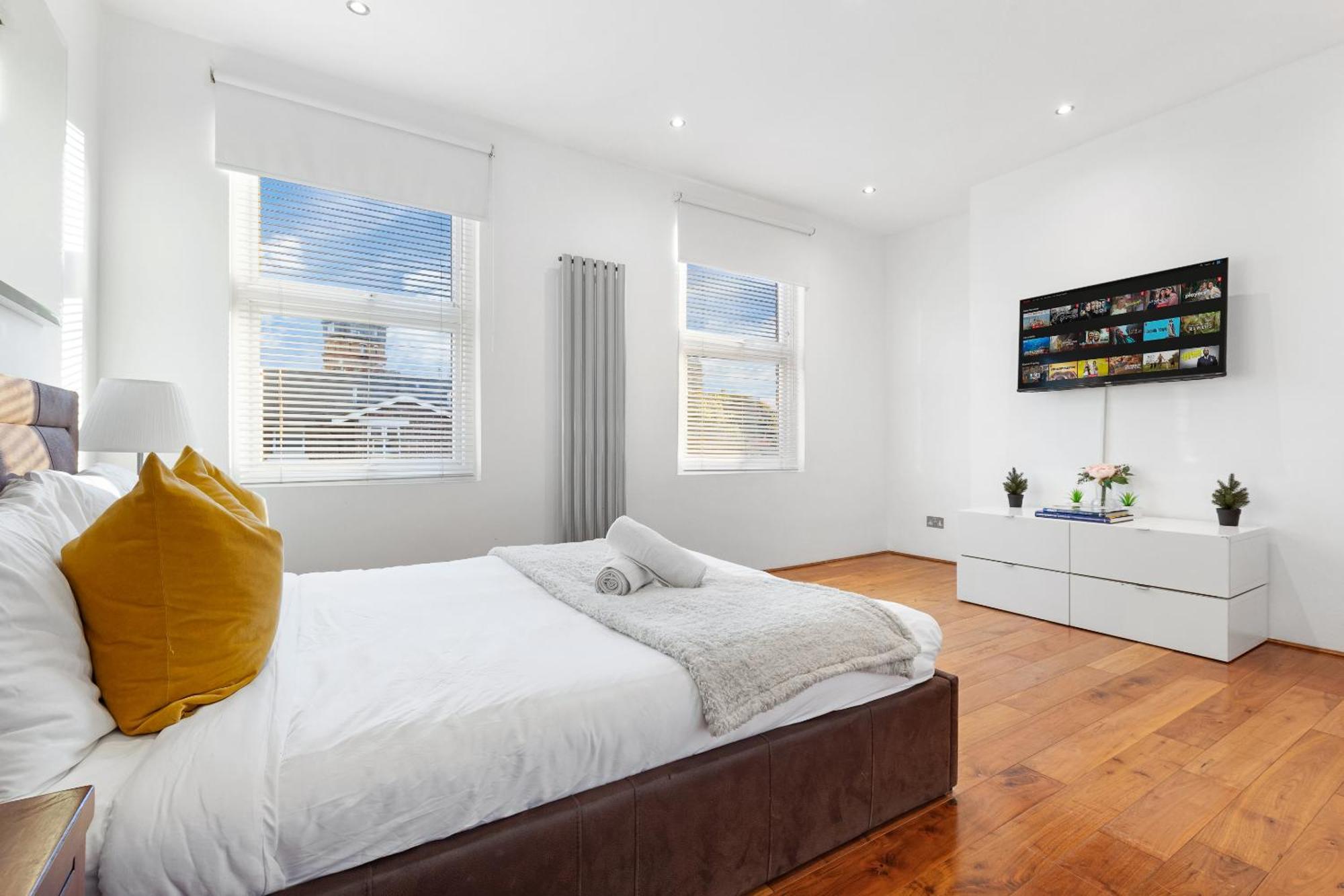 Luxury 4-Bedroom Modern Flat In Central London Steps From Station, Sleeps 9 In Style! 외부 사진