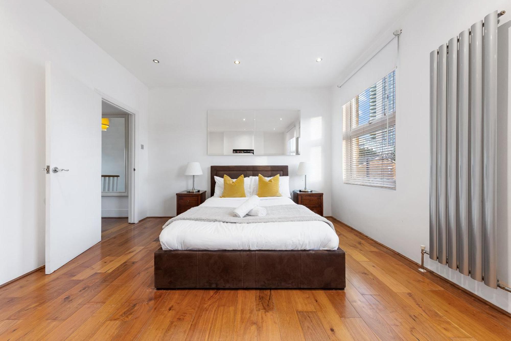 Luxury 4-Bedroom Modern Flat In Central London Steps From Station, Sleeps 9 In Style! 외부 사진