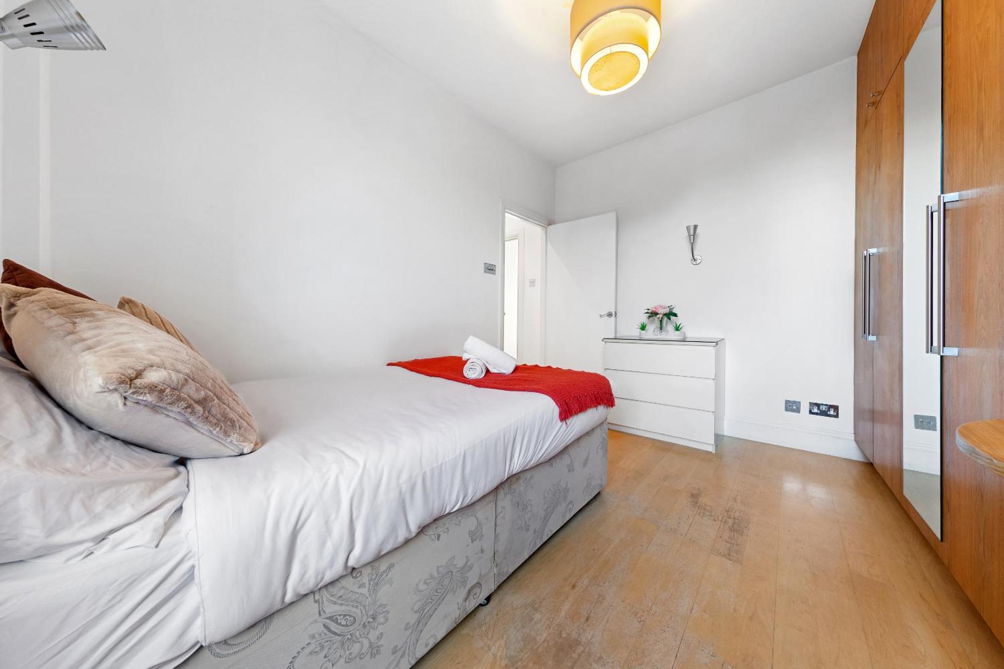Luxury 4-Bedroom Modern Flat In Central London Steps From Station, Sleeps 9 In Style! 외부 사진