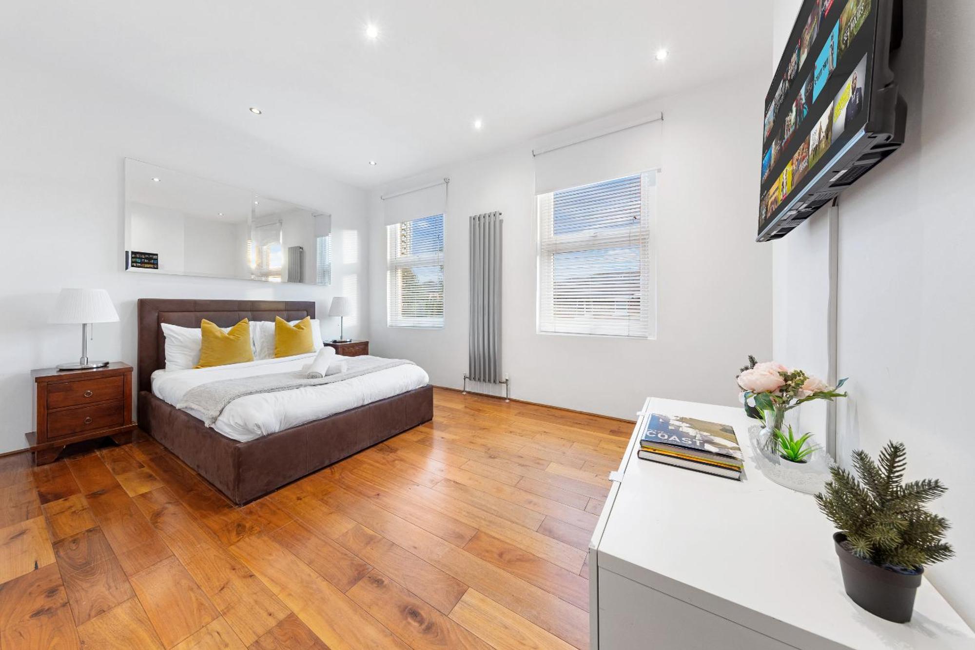 Luxury 4-Bedroom Modern Flat In Central London Steps From Station, Sleeps 9 In Style! 외부 사진