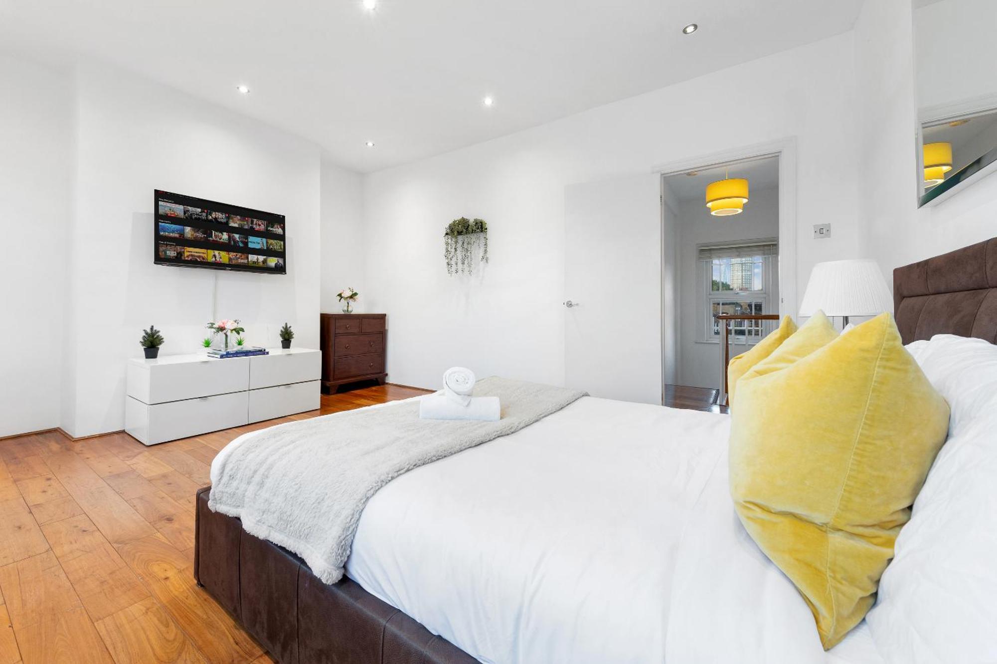 Luxury 4-Bedroom Modern Flat In Central London Steps From Station, Sleeps 9 In Style! 외부 사진