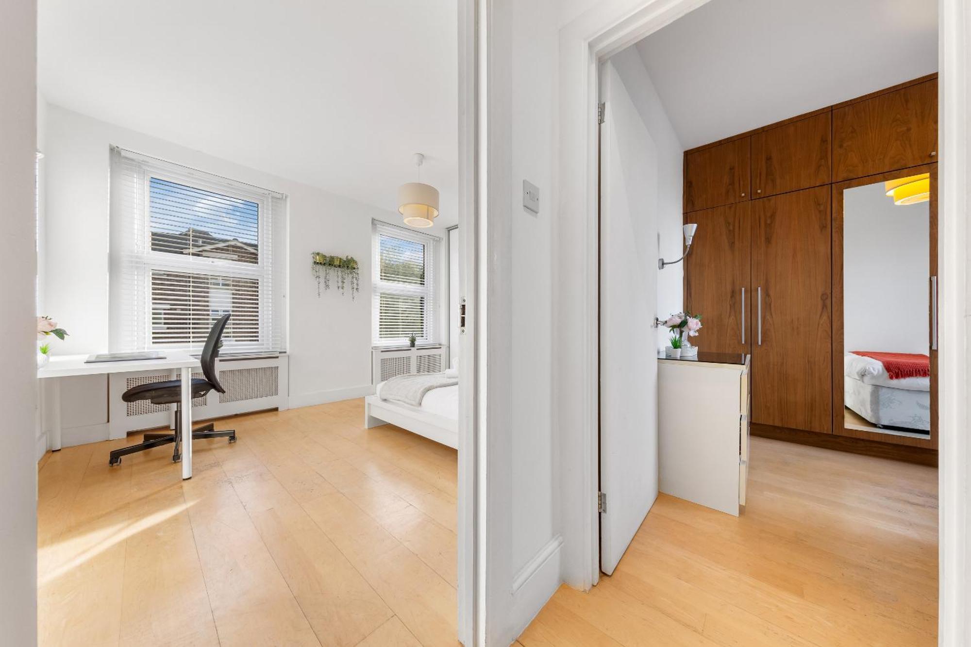 Luxury 4-Bedroom Modern Flat In Central London Steps From Station, Sleeps 9 In Style! 외부 사진