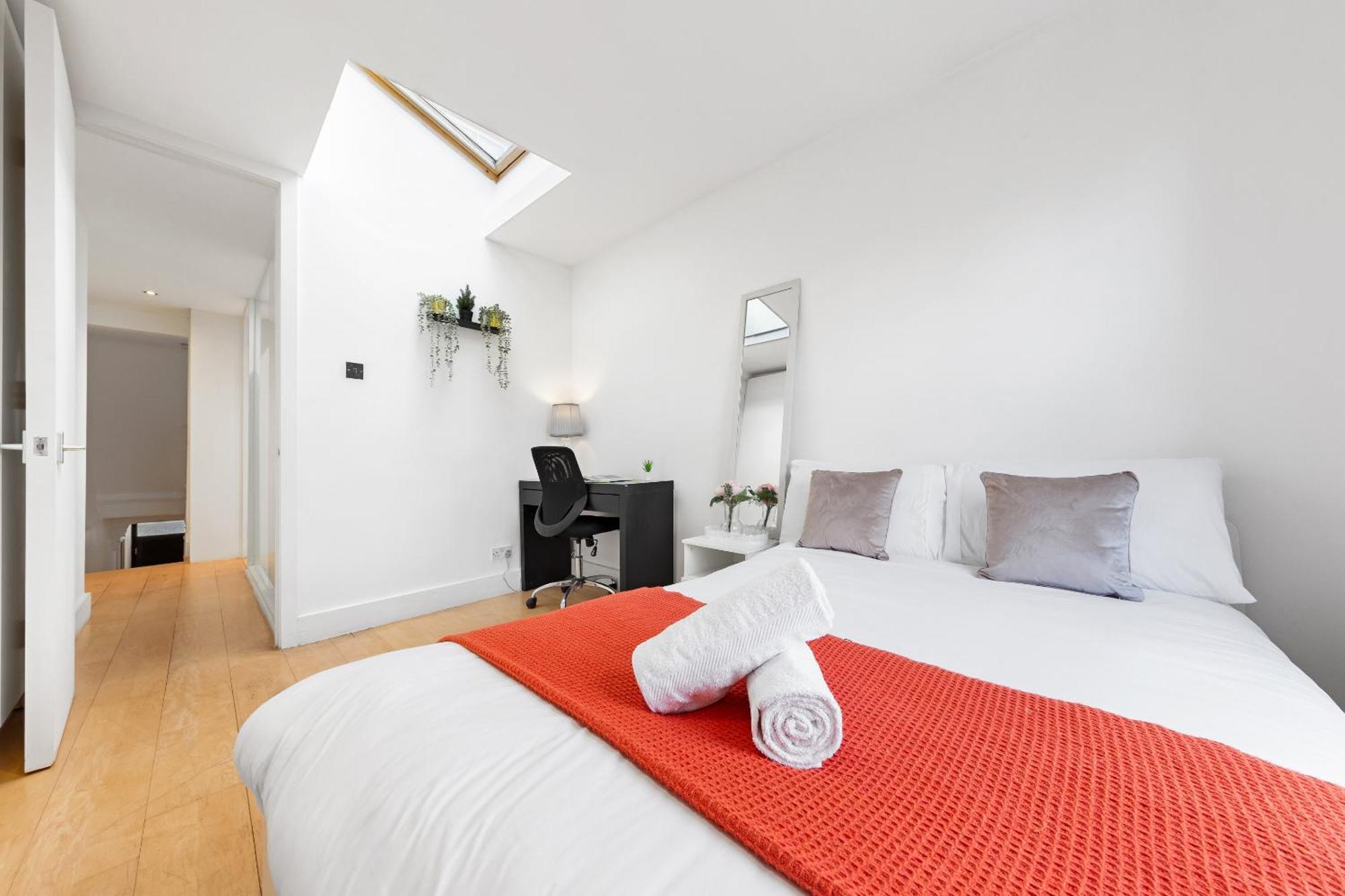 Luxury 4-Bedroom Modern Flat In Central London Steps From Station, Sleeps 9 In Style! 외부 사진