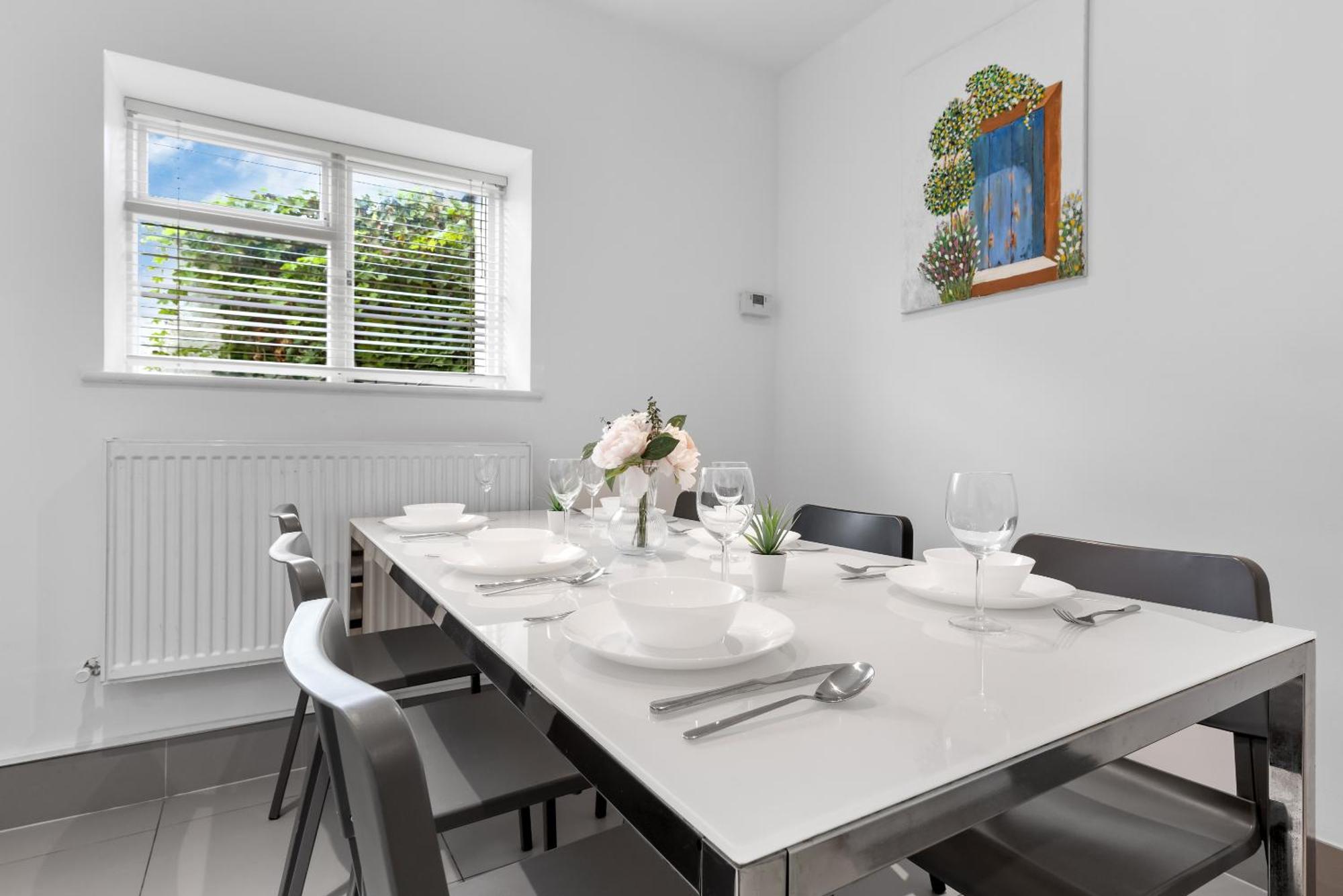 Luxury 4-Bedroom Modern Flat In Central London Steps From Station, Sleeps 9 In Style! 외부 사진