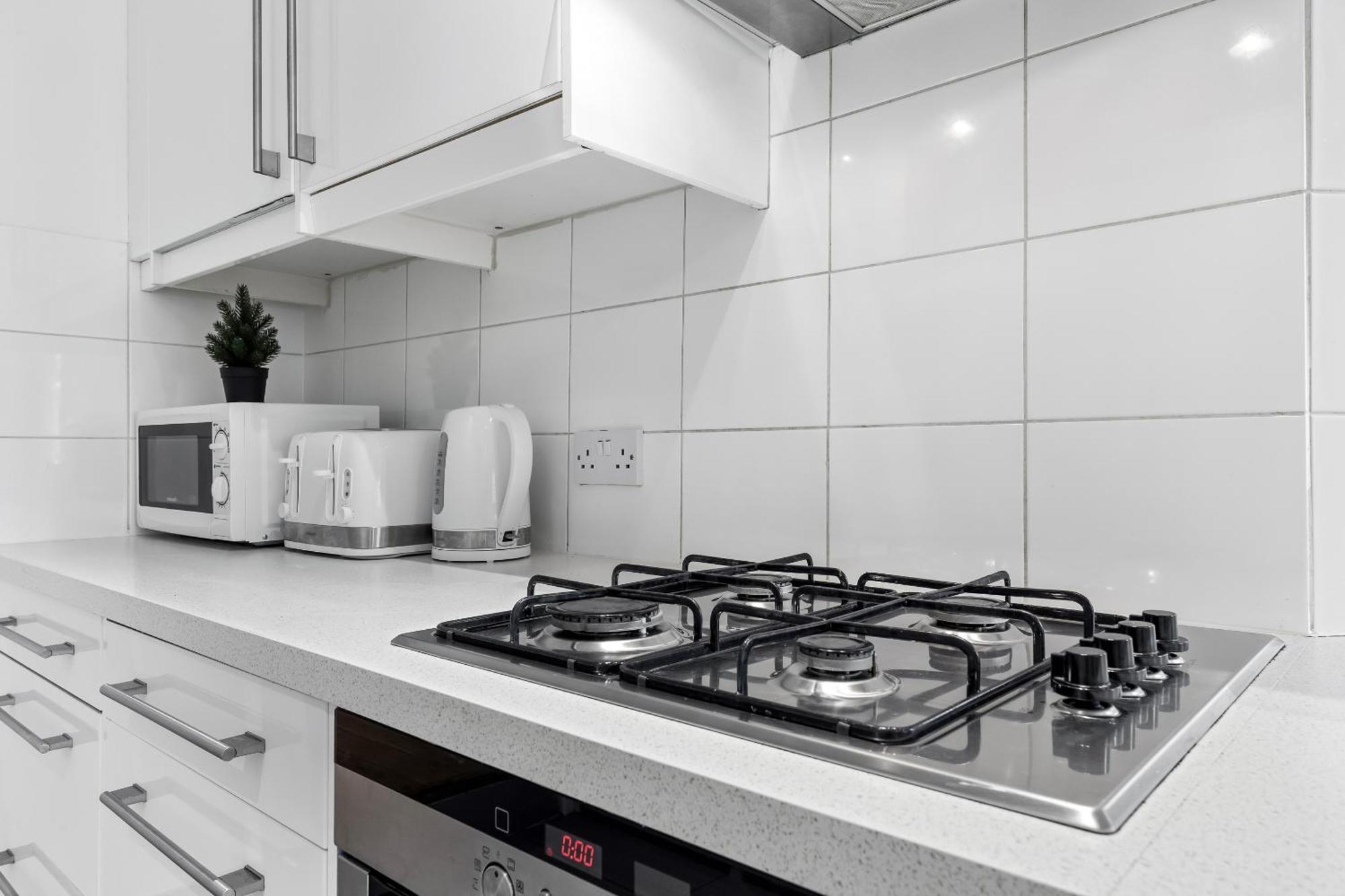 Luxury 4-Bedroom Modern Flat In Central London Steps From Station, Sleeps 9 In Style! 외부 사진